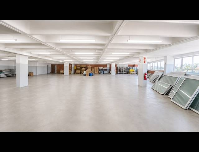 1,500M² BUILDING TO LET IN STAMFORD HILL